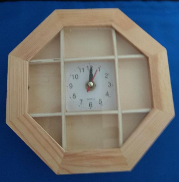 Horloge en bois à compartiment 200 mm x 200 mm