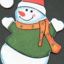 Bonhomme de neige en bois avec bonnet
